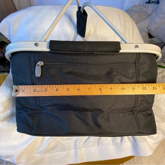 BNWT Foldable heavy lined cooler/picnic basket. - Picture 9 of 16